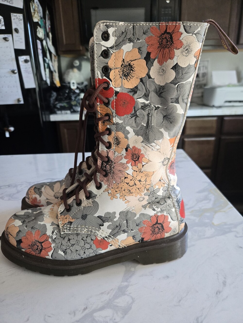 Dr Martens RARE FIND! 1B99 14 EYE Floral Combat Boots - White Multi. Size 8 - Picture 3 of 6